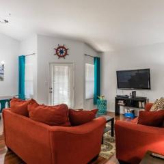 Gorgeous condo, 2 bedrooms, 2 baths, with pool, minutes to Clearwater Beach