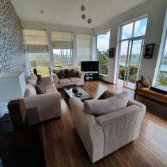 Tranquil Villa - Stunning views with free breakfast