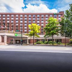 홀리데이 인 알링턴 앳 볼스턴(Holiday Inn Arlington at Ballston, an IHG Hotel)