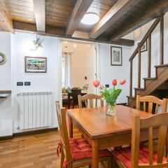 Vittorio Emanuele & Via Roma Colorful Apartment