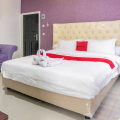 RedDoorz near Manhattan Times Square Medan 2