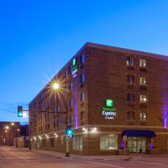 Holiday Inn Express Hotel & Suites Minneapolis-Downtown Convention Center, an IHG Hotel