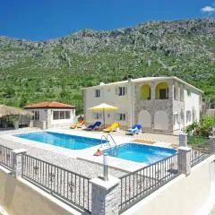 Vila Nova with private heating pool and jacuzzi