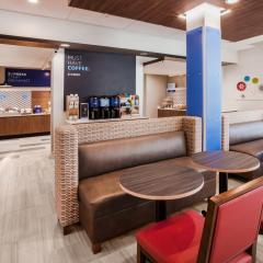 Holiday Inn Express & Suites - Beloit by IHG
