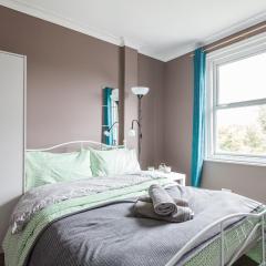 Shirley House 1, Guest House, Self Catering, Self Check in with smart locks, use of Fully Equipped Kitchen, Walking Distance to Southampton Central, Excellent Transport Links, Ideal for Longer Stays