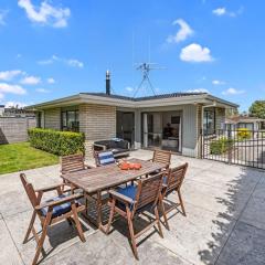 Bach Relax - Mt Maunganui Holiday Home
