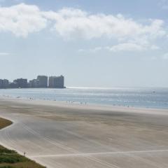 Views Stretching Down Entire Beach I Stunning Beachfront 2 Bed Condo