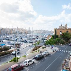 Vittoriosa Seafront Highly Furnished Apartment FL 4