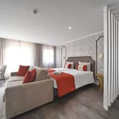 Famous Crows Lisbon Suites