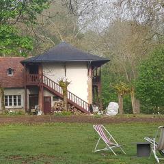 Gîte dans le parc d'une maison ancienne près des bords de Loire