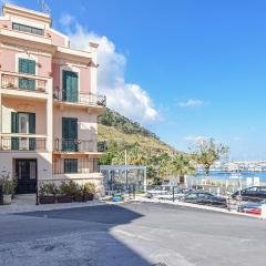 Cozy Apartment In Castellammare Dg