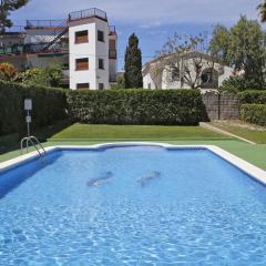 AT044 Cerca de la playa, con piscina y airco