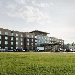 Pomeroy Inn & Suites Prince George