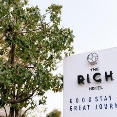 ザ リッチ ホテル（The Rich Hotel）