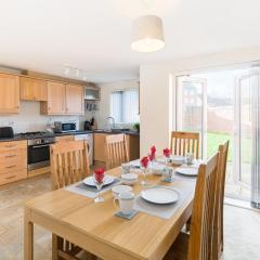 5 bed house with free parking in quiet location