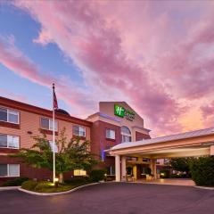 Holiday Inn Express Hotel & Suites Medford-Central Point, an IHG Hotel