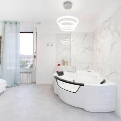 White Panoramic Jacuzzi Suite Trastevere