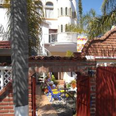 Welcome to Casa Viva Mexico 3-bedrooms 2-bathroms 6-Guests close to Shoping Center & Beach