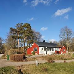 Super cozy cottage with large garden and lake view