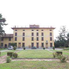 Cadepaoli Vineyard & Roses - Bergamo Countryside