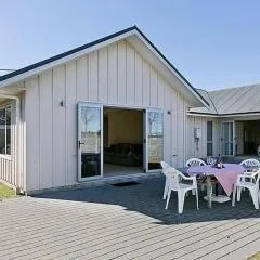 Lochaber Lodge - Acacia Bay Holiday Home