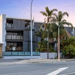Rooftop Retreat - Mount Maunganui Holiday Home
