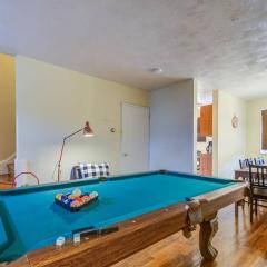 Modern Townhouse with pool table by CozySuites