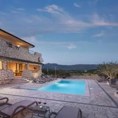 Villa Vesna with sauna, hot tub