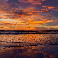 Private room in a 2 bedroom 1 bathroom shared with host, on the beach, surrounded by resorts, only 2 people MAX