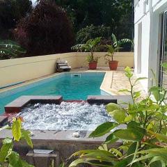 Maison de 2 chambres avec piscine partagee jardin clos et wifi a Bois des Nefles Saint Paul