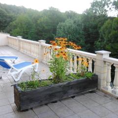 Maison de 3 chambres avec vue sur le lac et jardin clos a Nages