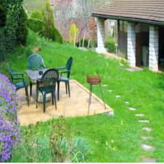 Maison de charme à Saint-Laurent-la-Roche avec jardin clôturé