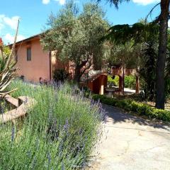 One bedroom villa with city view enclosed garden and wifi at Caltanissetta