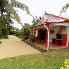 Studio with sea view enclosed garden and wifi at Foulpointe