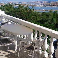 One bedroom appartement at Pag 100 m away from the beach with sea view enclosed garden and wifi
