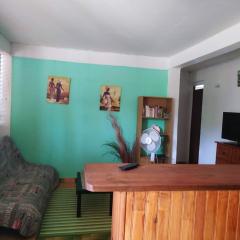 Appartement confortable à Sainte-Anne, 70m², vue jardin