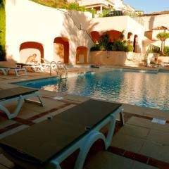 Maison de 2 chambres avec vue sur la mer piscine partagee et terrasse amenagee a Sainte Maxime a 5 km de la plage