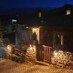 The House in the Cobbled Road