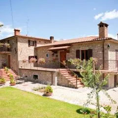 Charming apartment in Caprese Michelangelo, shared pool.