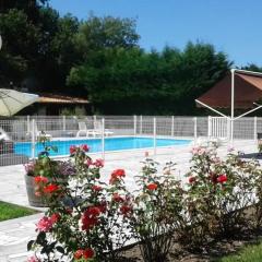 Maison de 3 chambres avec piscine partagee jardin amenage et wifi a Begadan
