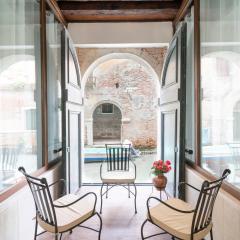 Riva Palace Apartments by Wonderful Italy