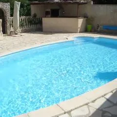 Villa avec jardin à Poussan avec piscine privée ouverte toute l'année