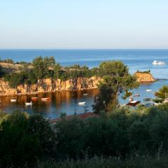 Gorgeous beachfront family villa in Evia,Greece !