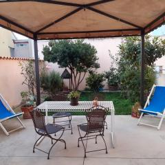 One bedroom appartement with enclosed garden and wifi at Sestu