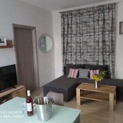 Fotakis Home - Comfortable newbuilt 2 Bedroom Home, 20 meters from the sea