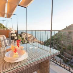 L' Attico GIALLO ORO di Giulia