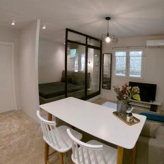 Renovated apartment in Kifissia Center near Metro G25