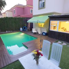 4 bedrooms villa with private pool enclosed garden and wifi at Tomares