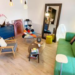 Duplex lumineux, coloré, atypique face cathédrale