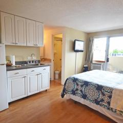Kuhio Village 510 KING Bed with Renovated Kitchenette
